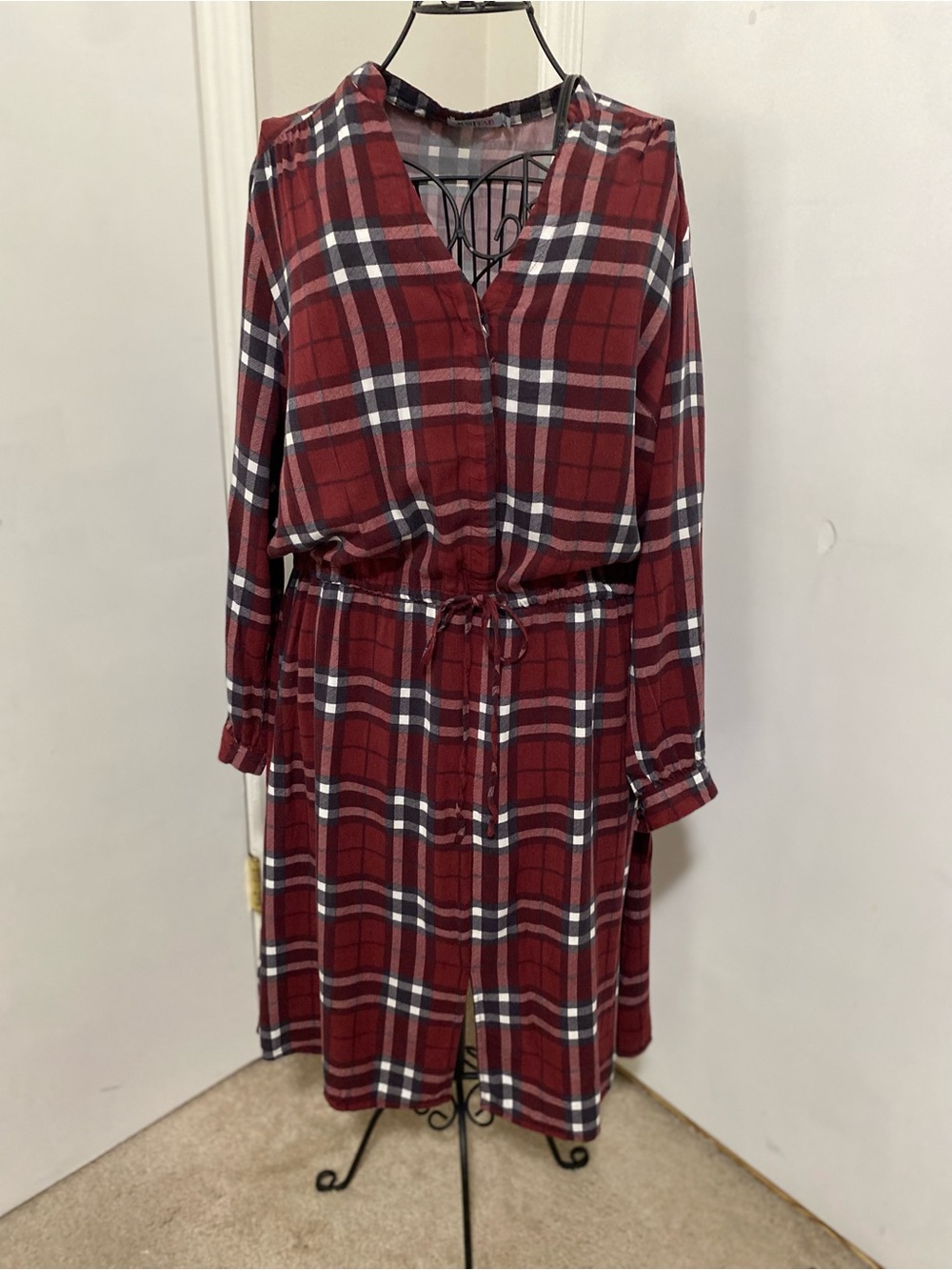 JustFab Size 2X Plaid Shirt Dress Button Front V Neck Long Sleeve Knee Length